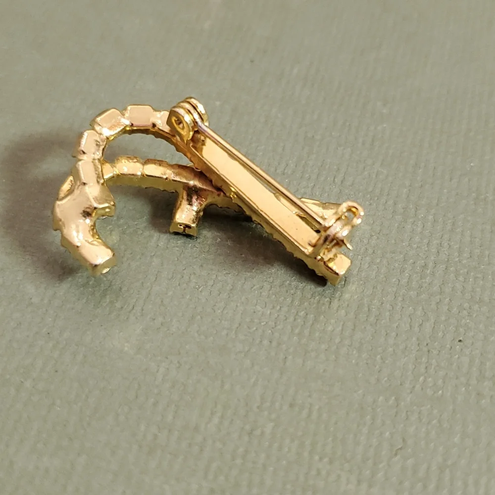 🌻 New Goldtone Fashion Christmas Candy Cane Brooch/ pin